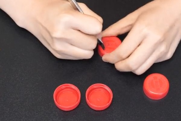 Chai nhựa cắt dán lên miếng cọ rửa lại hóa tác dụng thần kỳ chuyên sử dụng trong nhà bếp-6