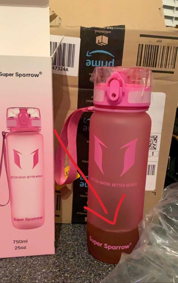 Đặt mua bình nước mới tinh trên mạng cho con gái mang đi học, bà mẹ vừa mở nắp chiếc bình ra đã kinh hãi khi phát hiện ra thứ bên trong-3