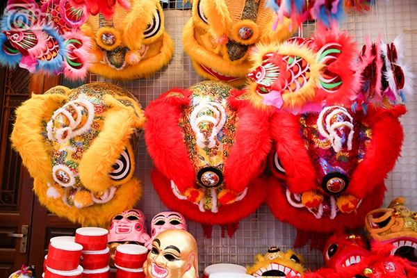 Phố Hàng Mã rực rỡ các mặt hàng Trung thu nhưng buôn bán ế ẩm, phụ thu 50k tiền chụp ảnh nếu không mua đồ-5