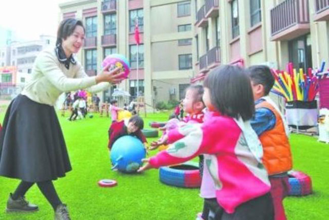 Giáo viên mầm non đăng tin lên mạng xã hội, phụ huynh xem được nhao nhao làm ầm lên, hiệu trưởng nói: Đã sa thải”-5