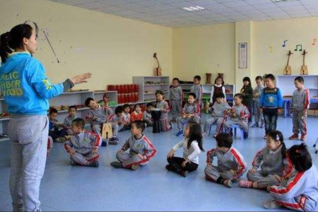 Giáo viên mầm non đăng tin lên mạng xã hội, phụ huynh xem được nhao nhao làm ầm lên, hiệu trưởng nói: Đã sa thải”-6