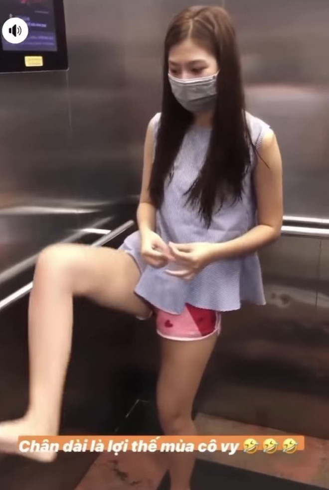 Chúng Huyền Thanh bị nhắc nhở vì ngồi lên tháp cổ để sống ảo dù có bảng cấm, người trong cuộc nói gì?-3