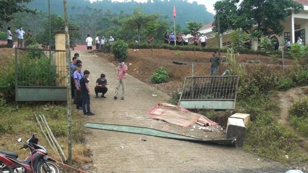 Vụ sập cổng trường mầm non ở Lào Cai làm 6 học sinh thương vong: Bộ GD&ĐT yêu cầu xử lý nghiêm-1