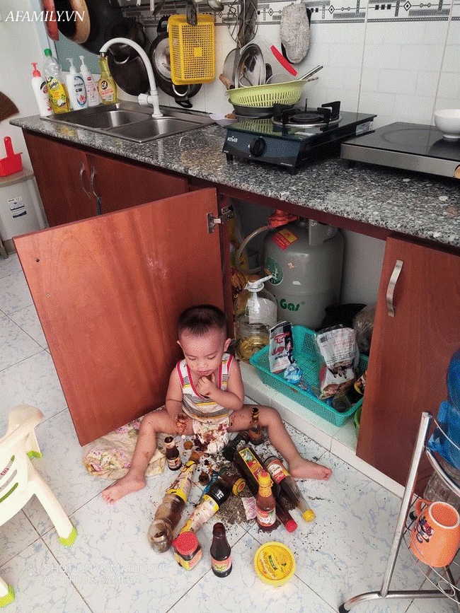 Ngủ quên khi tỉnh dậy không thấy con đâu, mẹ xuống bếp nhìn thấy cảnh tượng mà chỉ muốn lên phòng ngủ lại-2