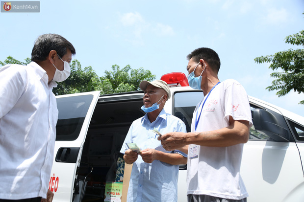 Một ngày theo xe cứu thương miễn phí của ông Đoàn Ngọc Hải: Tôi chẳng có gì hạnh phúc đâu, bệnh nhân chịu bao đau đớn thì mình hạnh phúc làm sao được-2