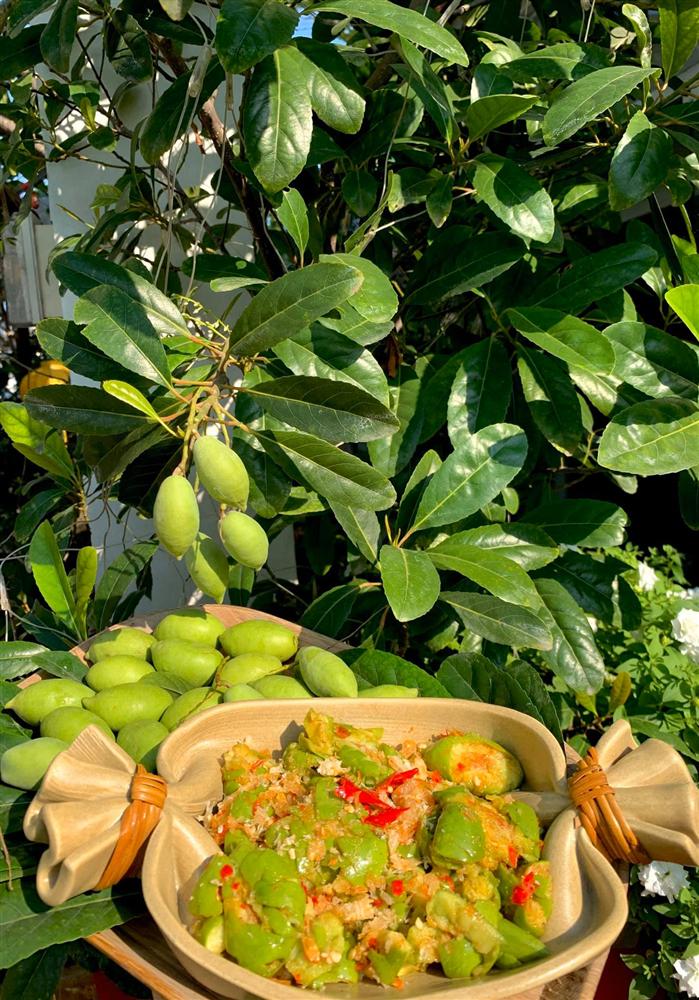 Ghen tị khu vườn 200m² ngập tràn hoa tươi và rau củ quả sạch trên sân thượng của nữ doanh nhân Sài Gòn-14