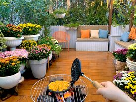 Ghen tị khu vườn 200m² ngập tràn hoa tươi và rau củ quả sạch trên sân thượng của nữ doanh nhân Sài Gòn-15