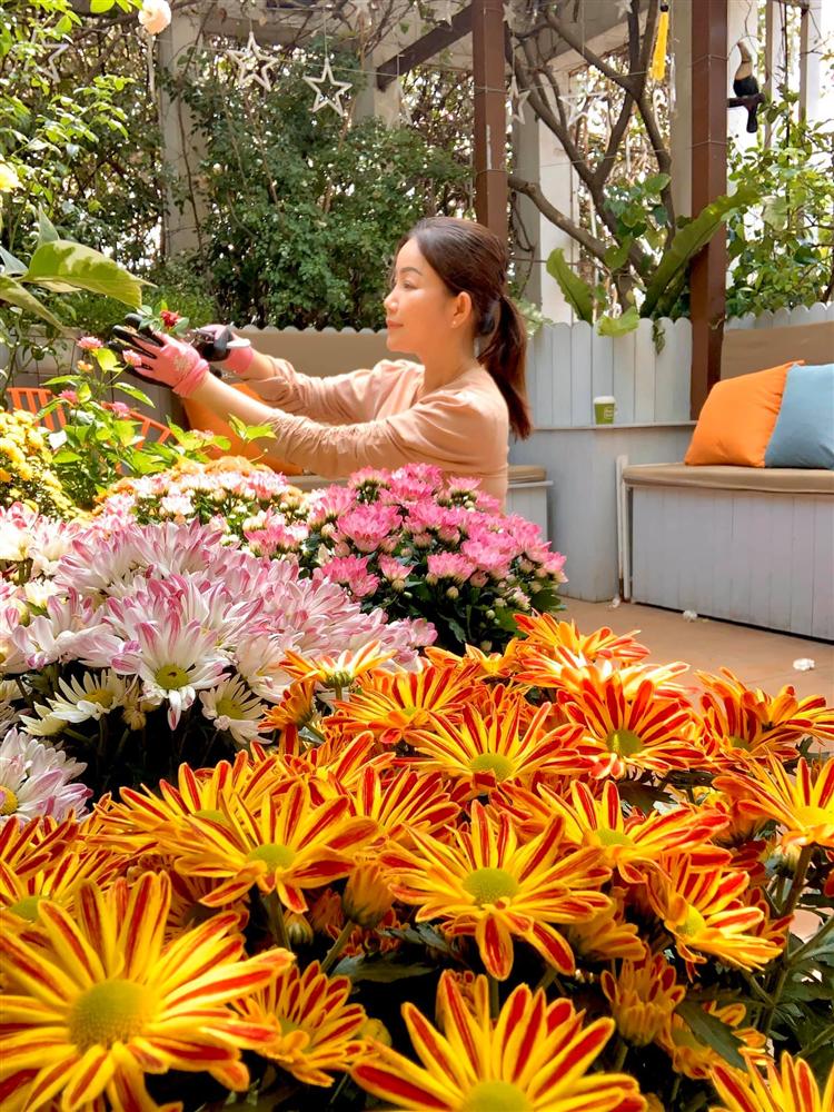 Ghen tị khu vườn 200m² ngập tràn hoa tươi và rau củ quả sạch trên sân thượng của nữ doanh nhân Sài Gòn-18