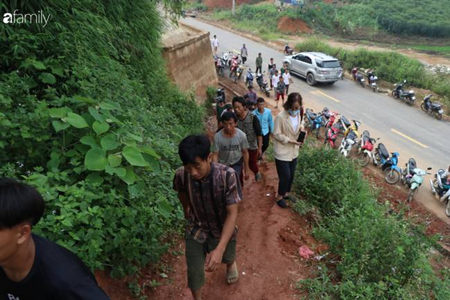 Nghẹn lòng đám tang 3 em nhỏ tử vong trong vụ sập cổng trường ở Lào Cai: Không ngờ bát mì tôm trứng lại là bữa ăn cuối cùng của con-5