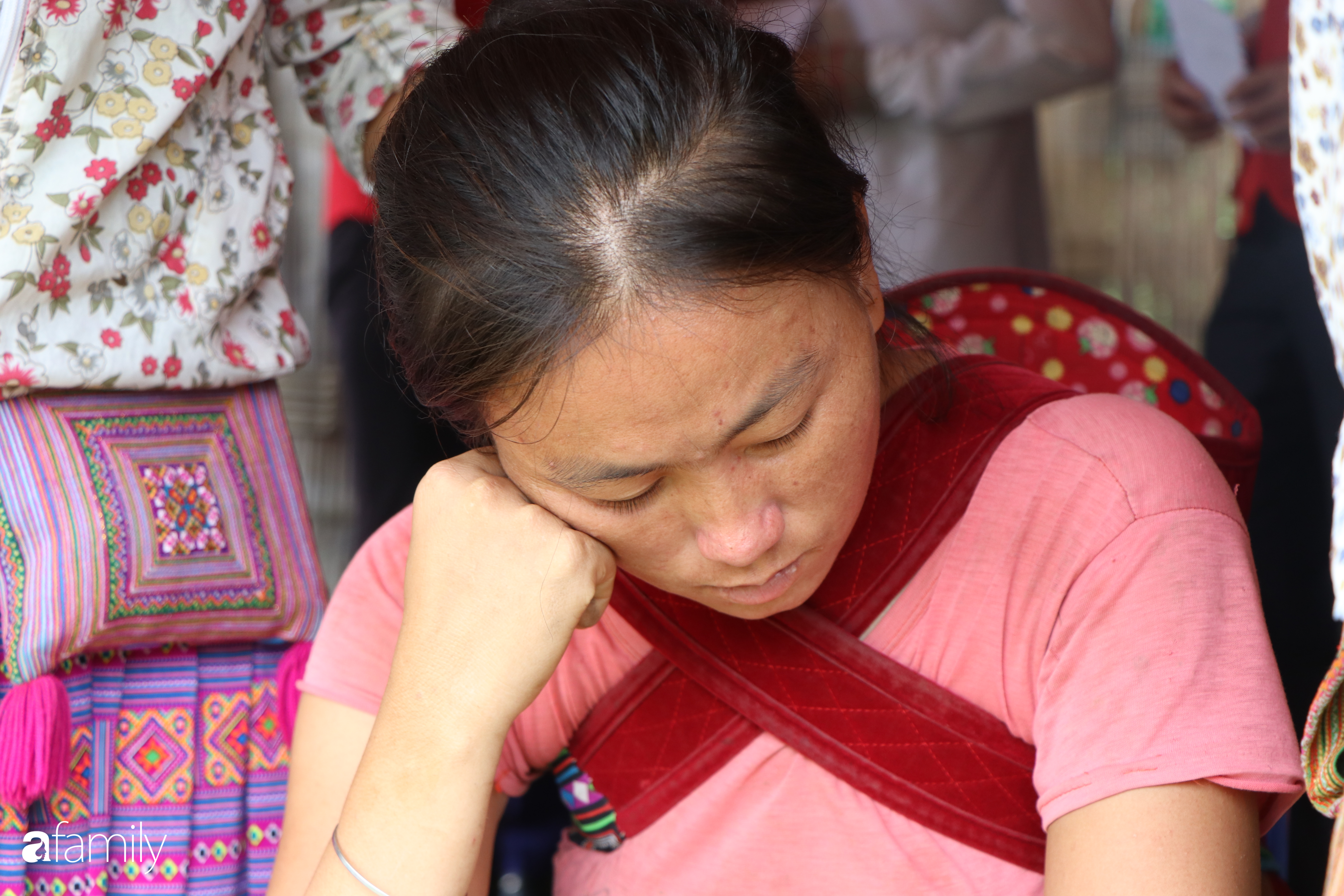 Nghẹn lòng đám tang 3 em nhỏ tử vong trong vụ sập cổng trường ở Lào Cai: Không ngờ bát mì tôm trứng lại là bữa ăn cuối cùng của con-10