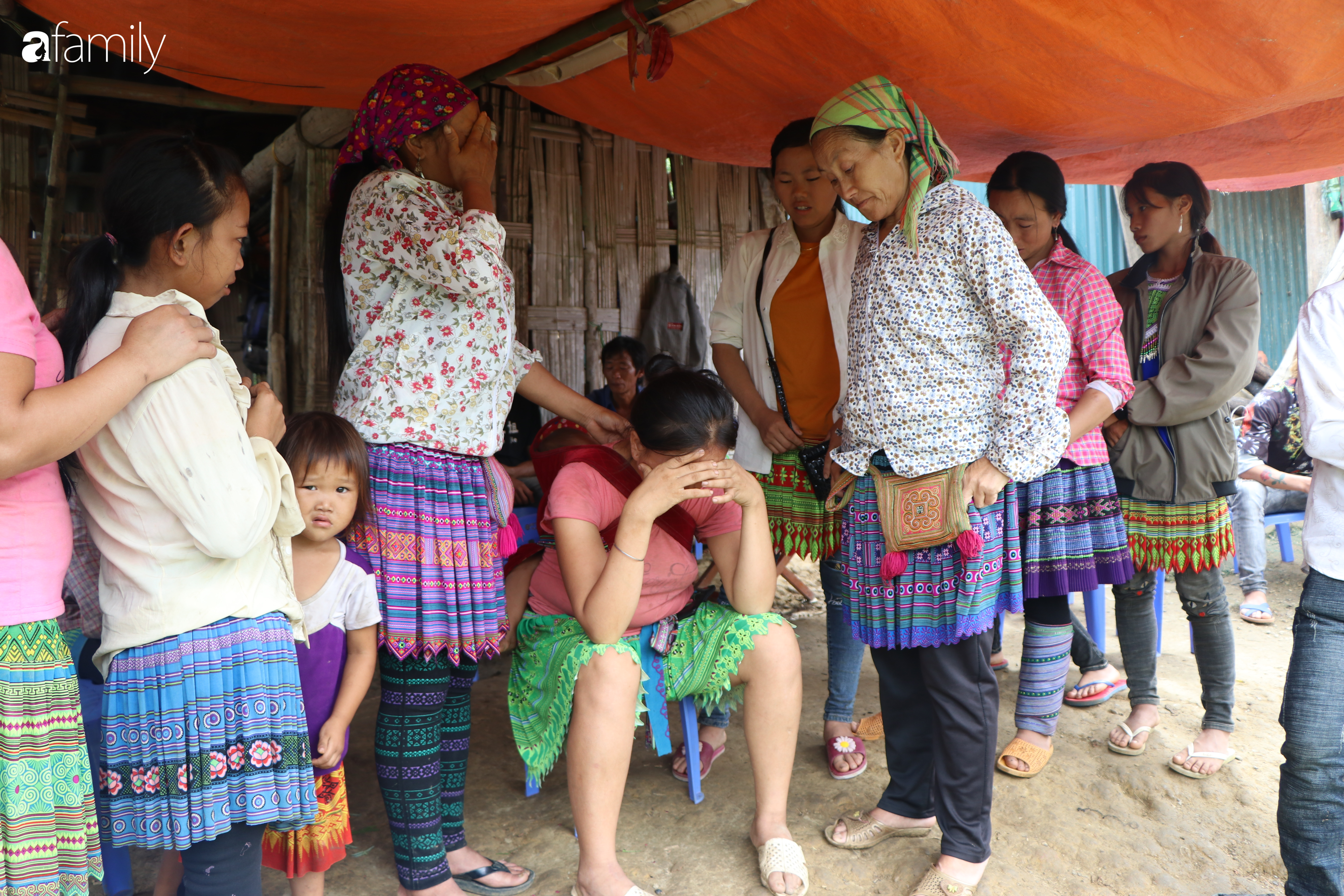 Nghẹn lòng đám tang 3 em nhỏ tử vong trong vụ sập cổng trường ở Lào Cai: Không ngờ bát mì tôm trứng lại là bữa ăn cuối cùng của con-11