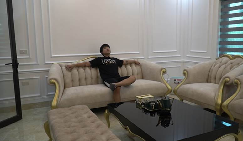 NTN - YouTuber bị ném đá nhiều nhất Việt Nam khoe nhà 4 tầng mới xây, nhìn là thấy to nhất phố rồi!-10