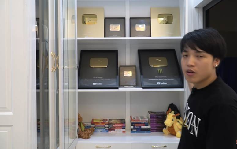 NTN - YouTuber bị ném đá nhiều nhất Việt Nam khoe nhà 4 tầng mới xây, nhìn là thấy to nhất phố rồi!-12