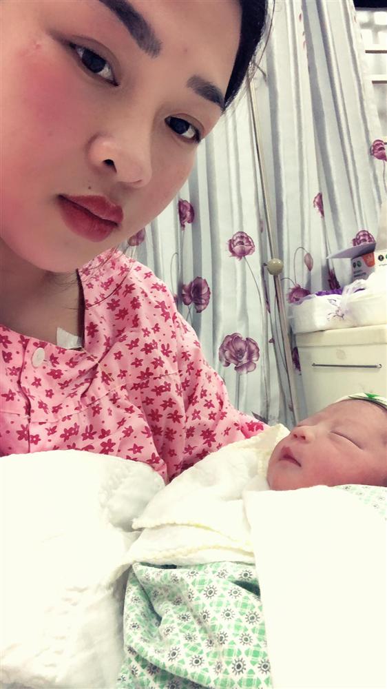 Mẹ Thái Nguyên sinh mổ lần 5 vì quá nghiện con, có lần đang mổ thì gặp trục trặc nên bị y tá liên tục tát vào mặt-2