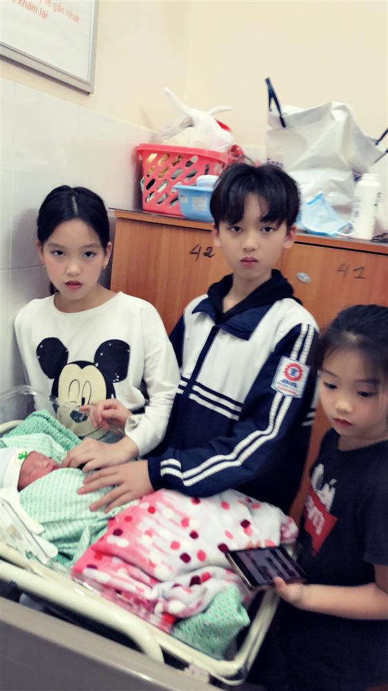 Mẹ Thái Nguyên sinh mổ lần 5 vì quá nghiện con, có lần đang mổ thì gặp trục trặc nên bị y tá liên tục tát vào mặt-4