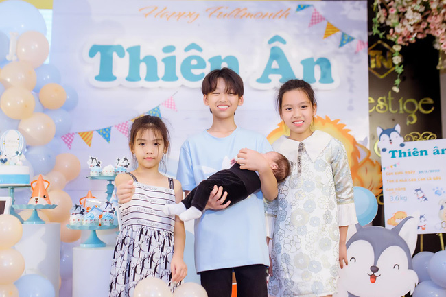 Mẹ Thái Nguyên sinh mổ lần 5 vì quá nghiện con, có lần đang mổ thì gặp trục trặc nên bị y tá liên tục tát vào mặt-12