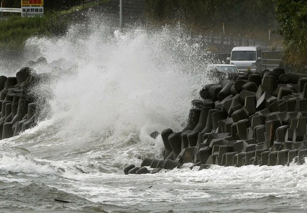 Chùm ảnh về siêu bão Haishen mạnh kỷ lục càn quét Nhật Bản và Hàn Quốc: Cuồng phong đi qua, còn hoang tàn ở lại-1