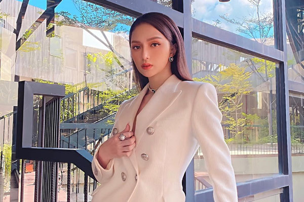 Doanh nhân Singapore Matt Liu chi mạnh tay tặng siêu xe cho Hương Giang-2