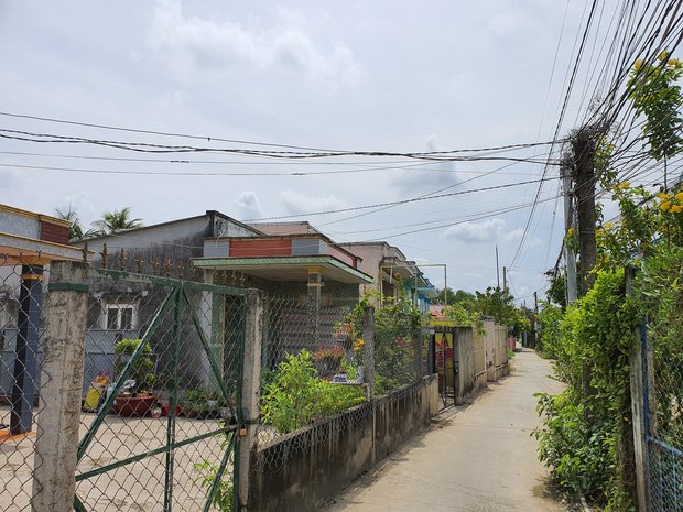 Vụ con gái đánh đập, đổ rác vào mặt mẹ già 88 tuổi ở Long An: Hàng xóm bật khóc khi xem clip, người cháu rể từ chối trả lời-1