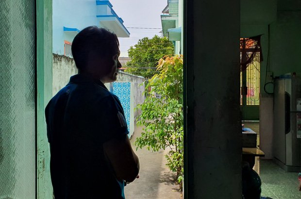 Vụ con gái đánh đập, đổ rác vào mặt mẹ già 88 tuổi ở Long An: Hàng xóm bật khóc khi xem clip, người cháu rể từ chối trả lời-5