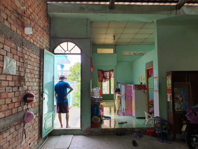 Vụ con gái đánh đập, đổ rác vào mặt mẹ già 88 tuổi ở Long An: Hàng xóm bật khóc khi xem clip, người cháu rể từ chối trả lời-7