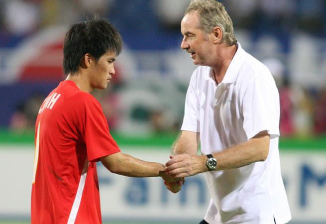 Huấn luyện viên Alfred Riedl qua đời-1