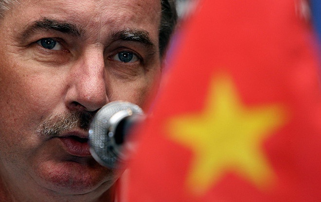 Huấn luyện viên Alfred Riedl qua đời-2