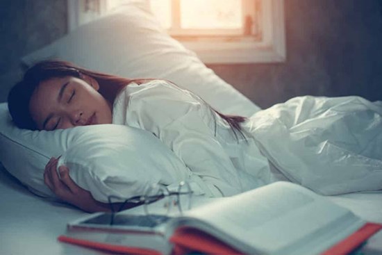 Hãy kiểm tra 4 dấu hiệu này của bản thân, tốn vài giây nhưng giúp bạn phòng ngừa chứng ngưng thở khi ngủ vô cùng nguy hiểm