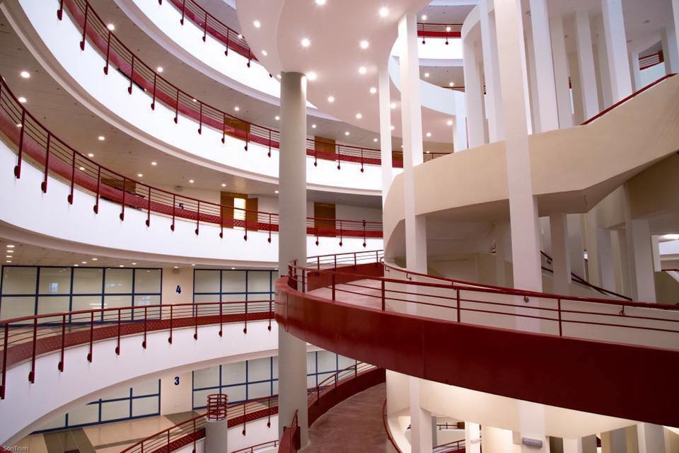 Phân vân giữa Đại học Ngoại thương và Đại học Kinh Quốc Dân