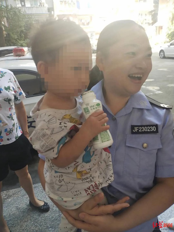 Bé gái hơn 1 tuổi bị bỏ rơi giữa đường với hơn 70 nghìn đồng cùng một dòng tin nhắn đau lòng từ gia đình-2