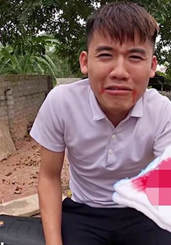 Hưng Vlog chính thức có động thái đầu tiên sau loạt chỉ trích dữ dội vì nấu nồi cháo gà nguyên lông mời các em-3