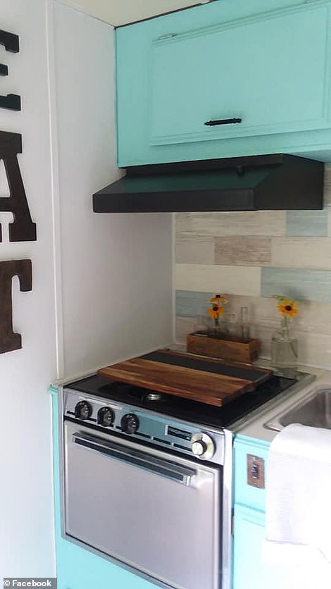 Tài không đợi tuổi: Cô bé 11 tuổi tự lên kế hoạch mua và cải tạo xe cắm trại cũ thành nhà riêng với chi phí chỉ 20,7 triệu đồng-5