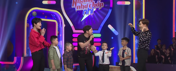 Cờ Cá Ngựa gây tranh cãi khi đi show thiếu nhi mà chiếm sóng, lại còn hát ca khúc về tình yêu trước mặt các bé-3