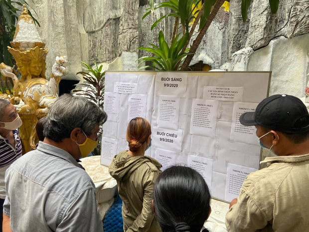 Người dân đến nhận dạng tro cốt tại chùa Kỳ Quang 2: Tôi vỡ oà vui sướng khi tìm được hũ cốt của người thân”-1