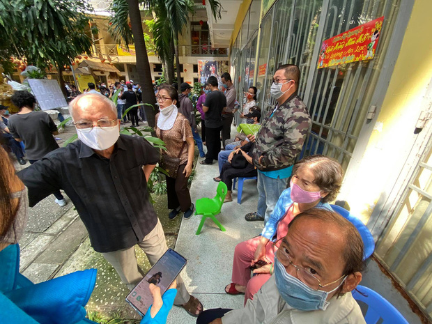 Người dân đến nhận dạng tro cốt tại chùa Kỳ Quang 2: Tôi vỡ oà vui sướng khi tìm được hũ cốt của người thân”-4