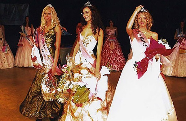 Rúng động: Cựu hoa khôi Nga vô cớ dùng dao đâm nhân viên siêu thị, câu nói khó hiểu đầy thù hằn lúc hành động khiến nhiều người lạnh gáy-6