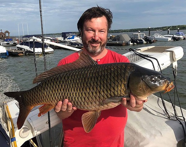 Rúng động: Cựu hoa khôi Nga vô cớ dùng dao đâm nhân viên siêu thị, câu nói khó hiểu đầy thù hằn lúc hành động khiến nhiều người lạnh gáy-9