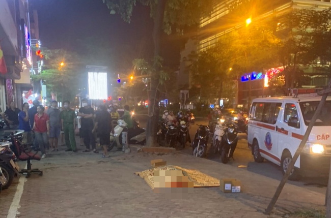 Hà Nội: Nam thanh niên rơi từ tầng cao xuống đất tử vong tại chỗ khi đi học thêm ngoại ngữ-1