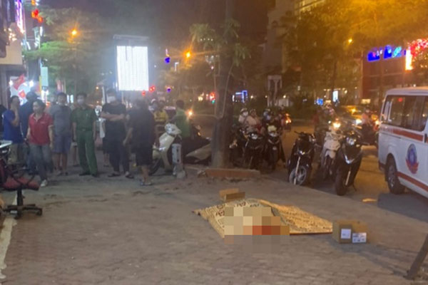 Hà Nội: Kinh hoàng 2 người cùng rơi từ tầng cao chung cư xuống đất tử vong tại chỗ-3