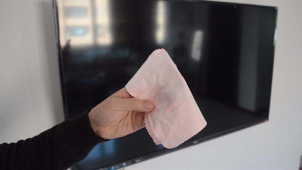 Cách vệ sinh màn hình tivi đúng cách, sạch không tì vết lại không gây hư hỏng-9