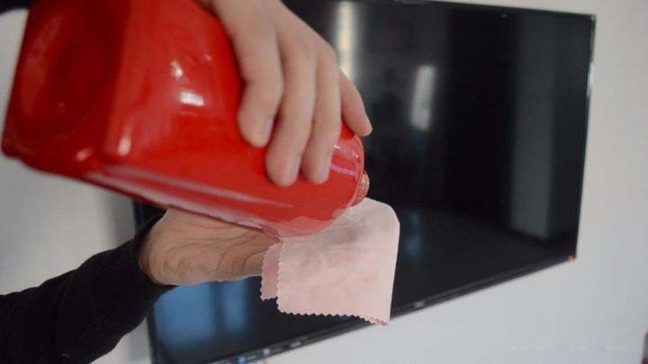 Cách vệ sinh màn hình tivi đúng cách, sạch không tì vết lại không gây hư hỏng-8