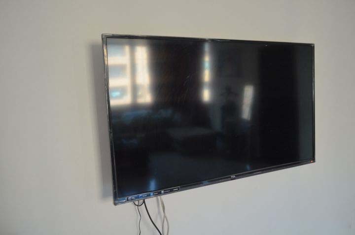 Cách vệ sinh màn hình tivi đúng cách, sạch không tì vết lại không gây hư hỏng-5