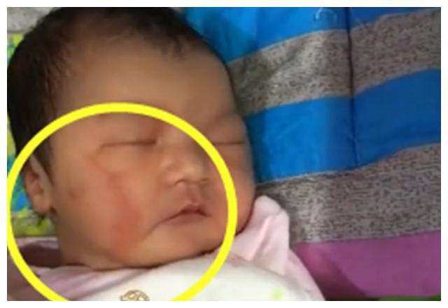 Vừa nhìn mặt cháu nội mới ra đời, mẹ chồng liền mắng con dâu té tát: Đồ không biết đẻ!”-3