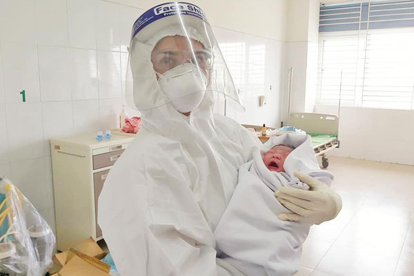 Chậm kinh 20 ngày, đau tức vùng bụng, nữ bệnh nhân không ngờ mang thai ở vị trí hiếm gặp-2