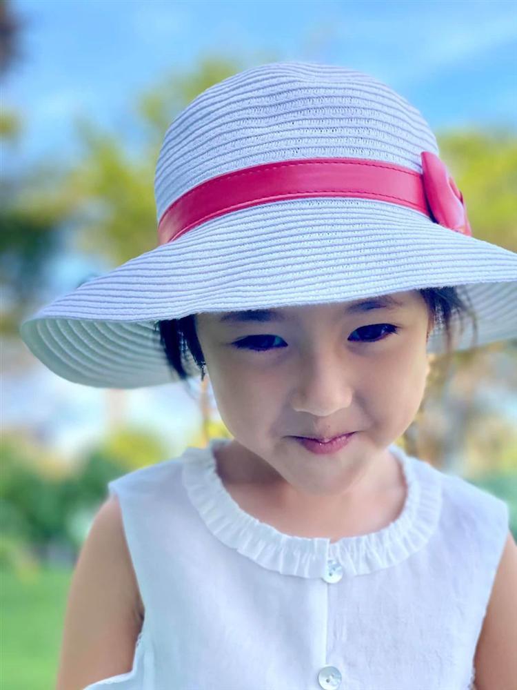 Con gái Hoa hậu Hà Kiều Anh: Gương mặt thanh tú giống mẹ, chiều cao nổi bật nhờ luyện tập môn thể thao này 4 buổi/tuần-9