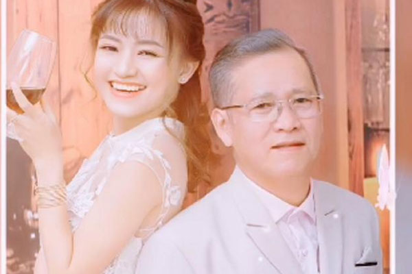 Xôn xao về loạt ảnh cưới của cặp đôi Thái Nguyên: Chú rể 27 cưới vợ 47 tuổi, xuất hiện những lời tố cáo từ người quen cô dâu!-8