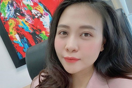 Cận cảnh nhan sắc sau một tháng sinh con gái đầu lòng của Đàm Thu Trang, nhìn sao cũng không giống một “mẹ bỉm sữa”
