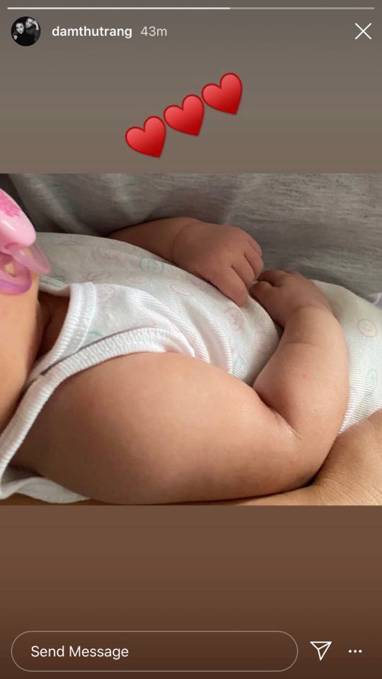 Cận cảnh nhan sắc sau một tháng sinh con gái đầu lòng của Đàm Thu Trang, nhìn sao cũng không giống một mẹ bỉm sữa”-2