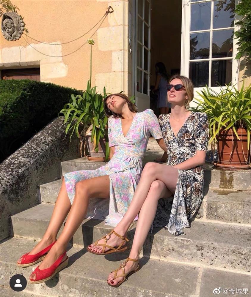 Chẳng cần lồng lộn phá cách, đây mới là 5 item cơ bản mà gái Pháp luôn diện khi Thu về-10