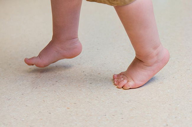 Con lùn nhất lớp, đi khám bố mẹ hối hận vì thường đánh thức con dậy vào giờ này buổi sáng-2